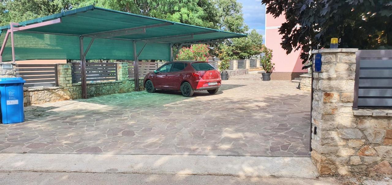Apartmani Radmila Nova Vas (Porec) Exterior foto